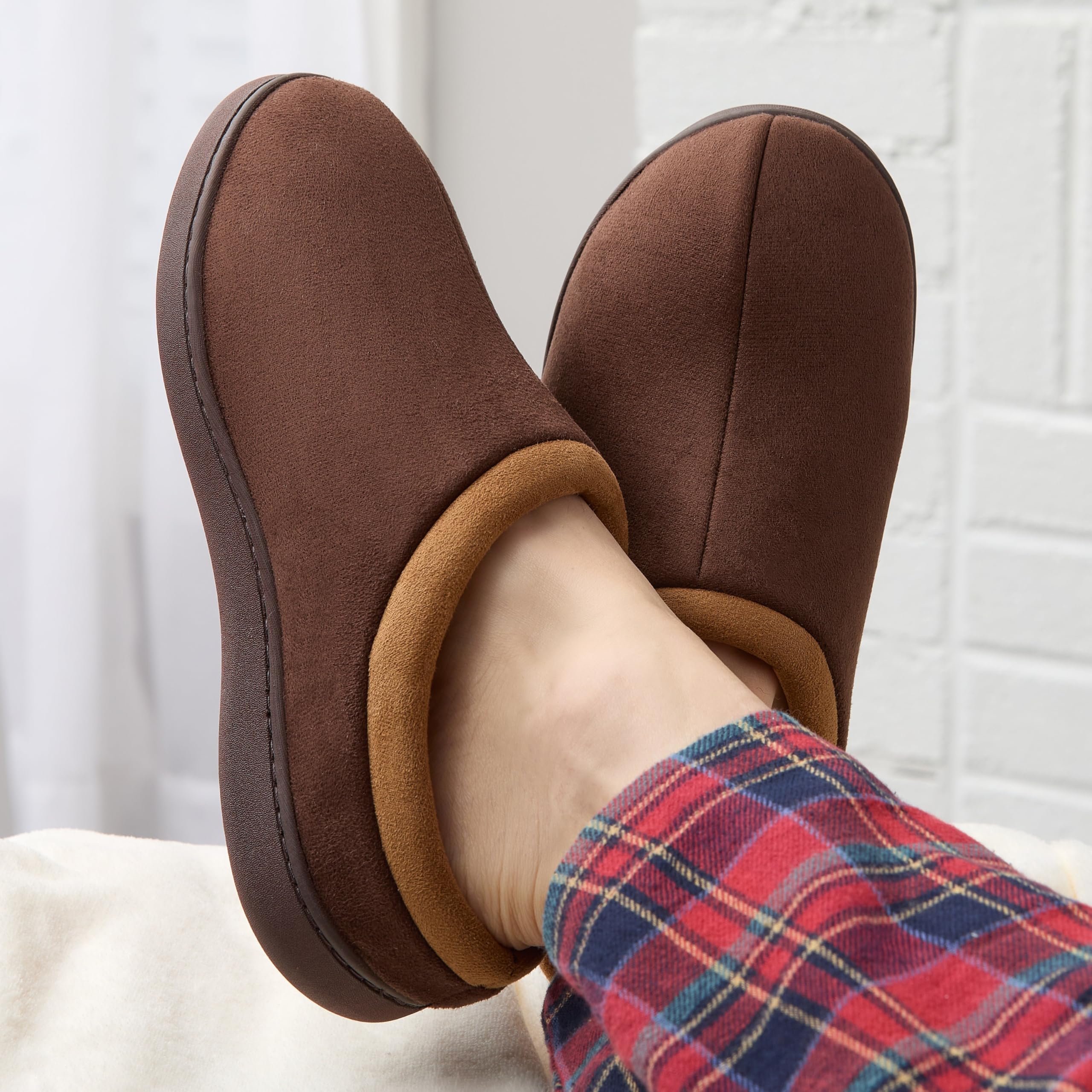 Fruit of the Loom Slipper for Men - Microsuede Clog - Comfortable, Memory Foam Sole, Indoor/Outdoor, Machine Washable
