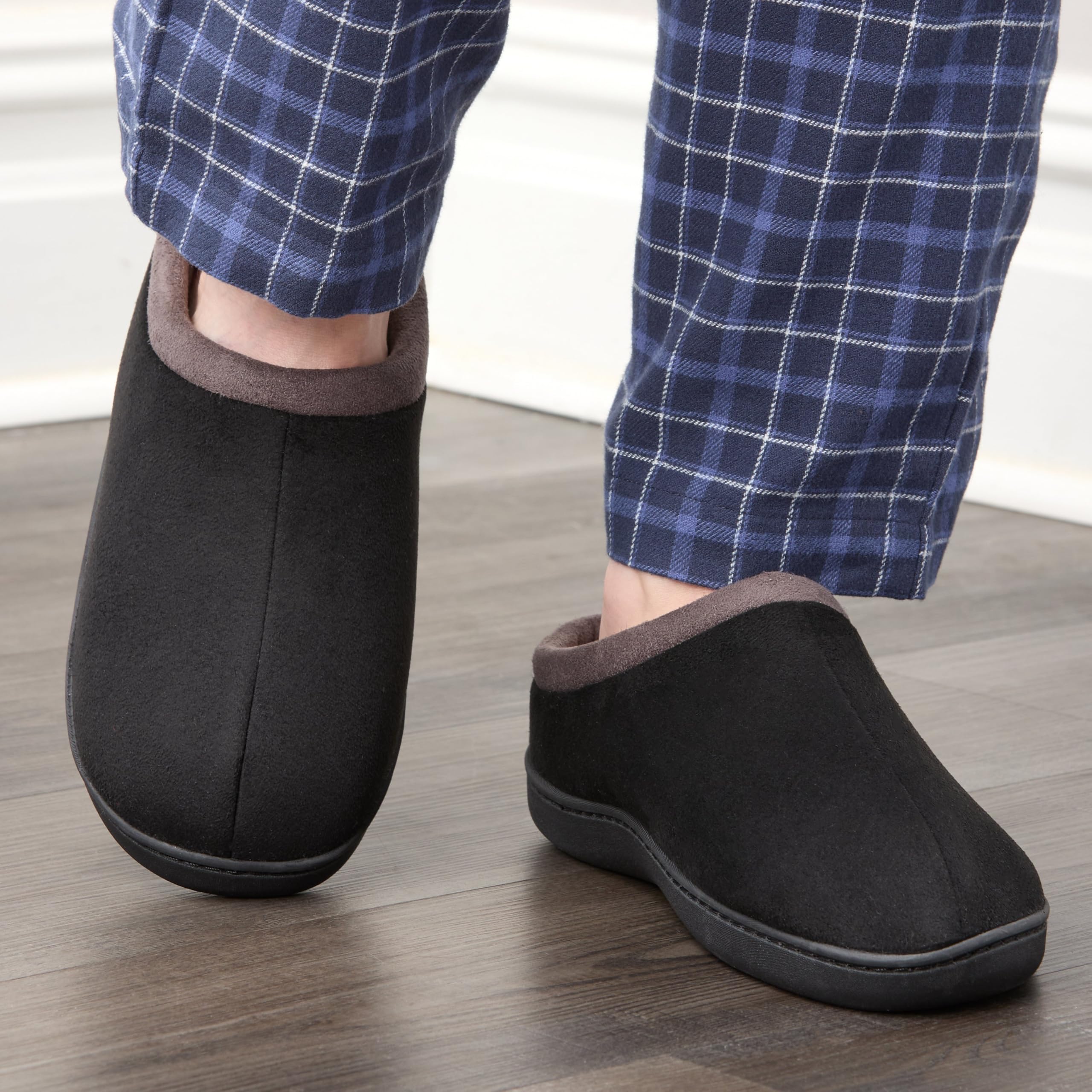 Fruit of the Loom Slipper for Men - Microsuede Clog - Comfortable, Memory Foam Sole, Indoor/Outdoor, Machine Washable